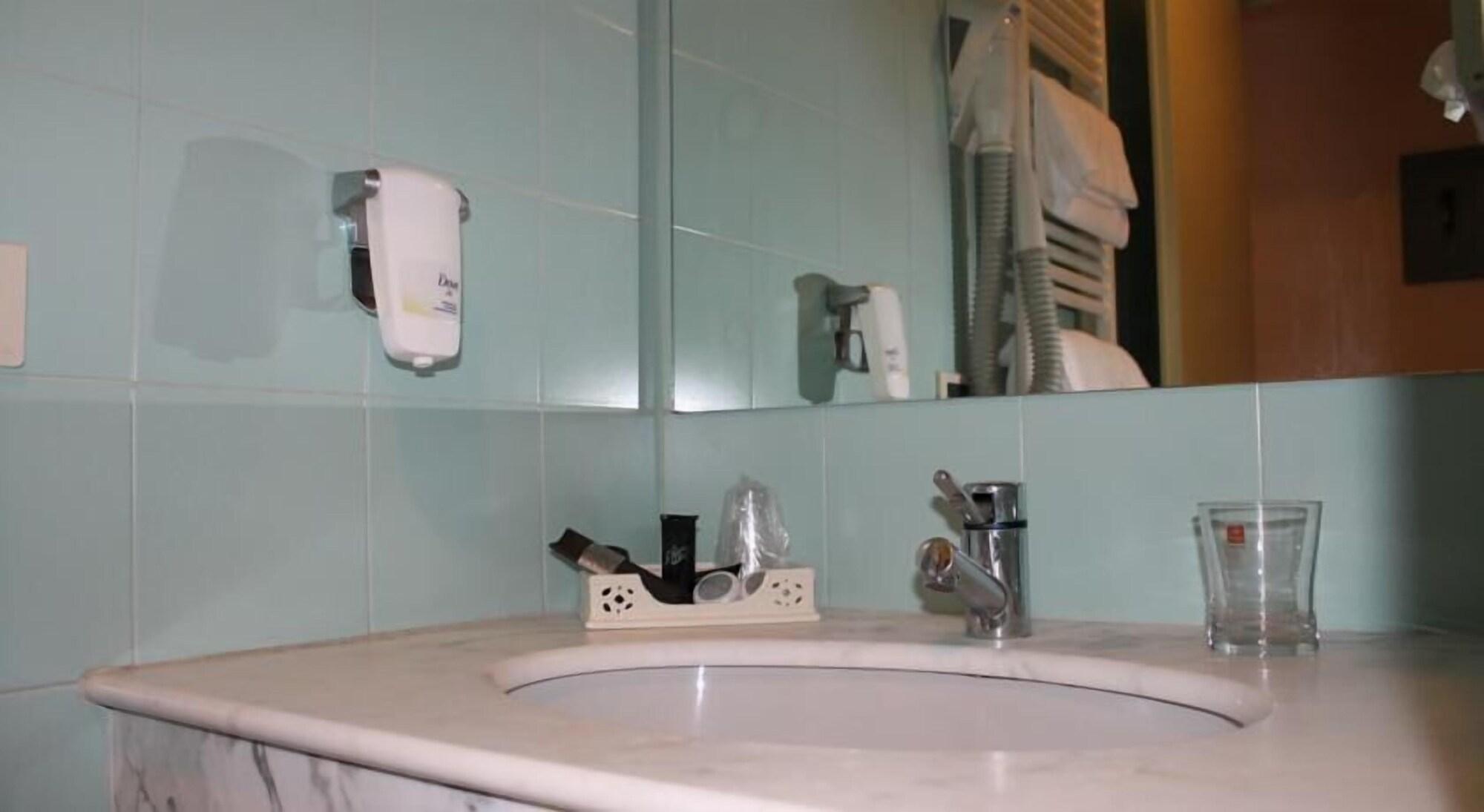 Hotel Elvezia Песаро Екстериор снимка