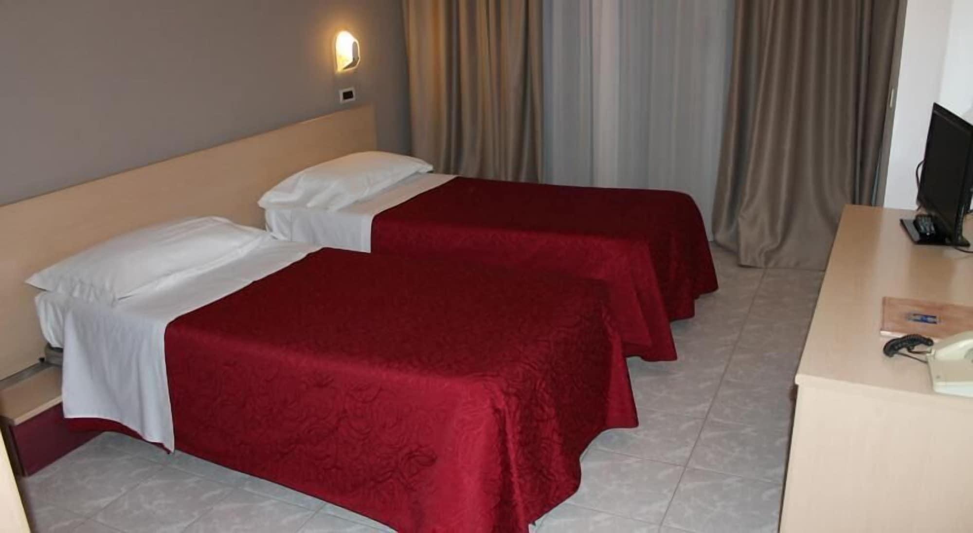 Hotel Elvezia Песаро Екстериор снимка