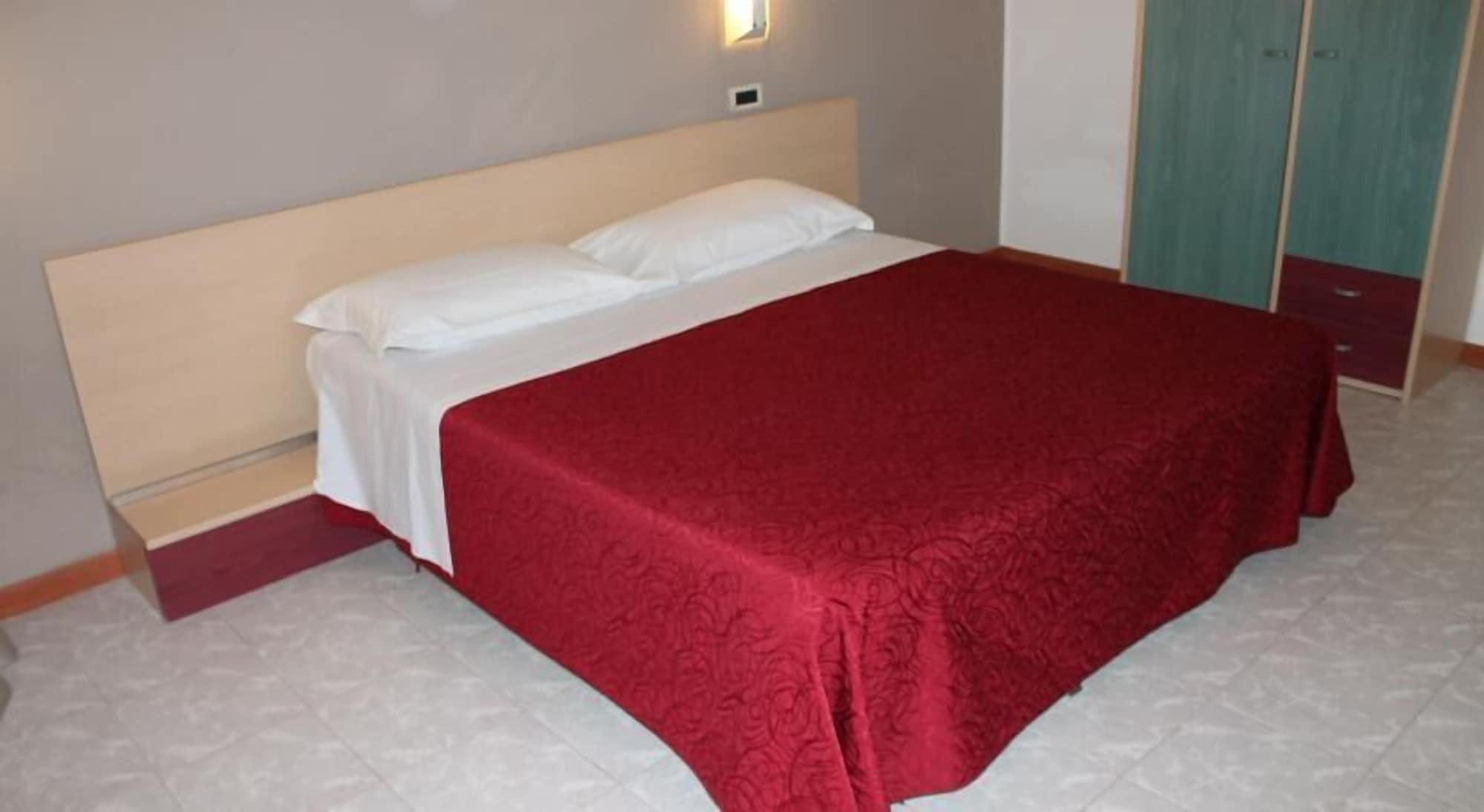 Hotel Elvezia Песаро Екстериор снимка