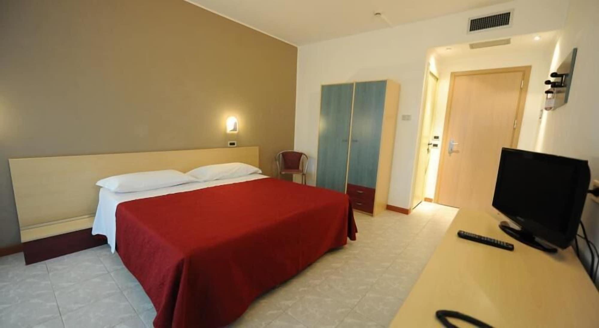 Hotel Elvezia Песаро Екстериор снимка