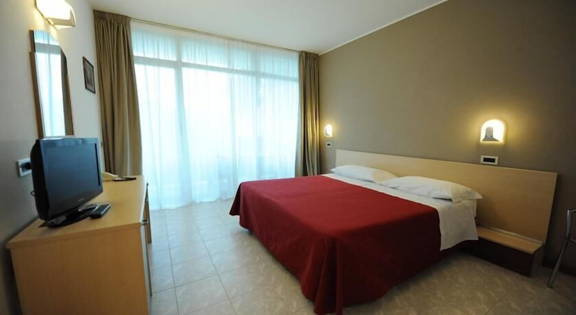 Hotel Elvezia Песаро Екстериор снимка