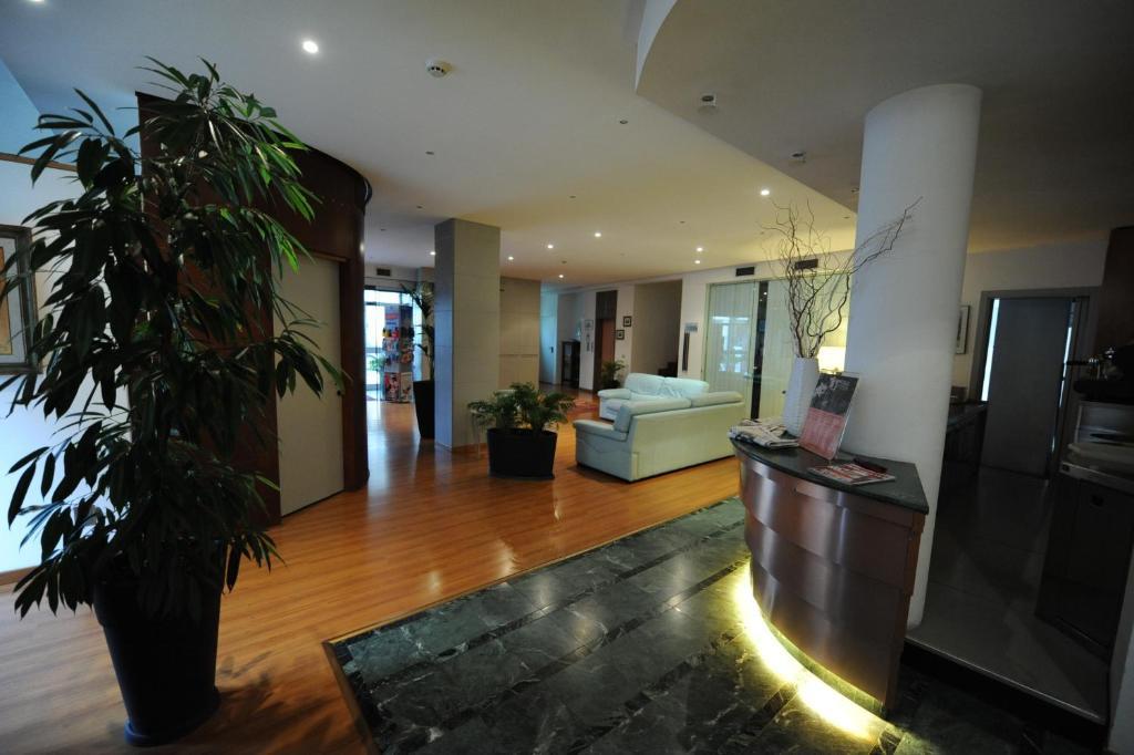 Hotel Elvezia Песаро Екстериор снимка