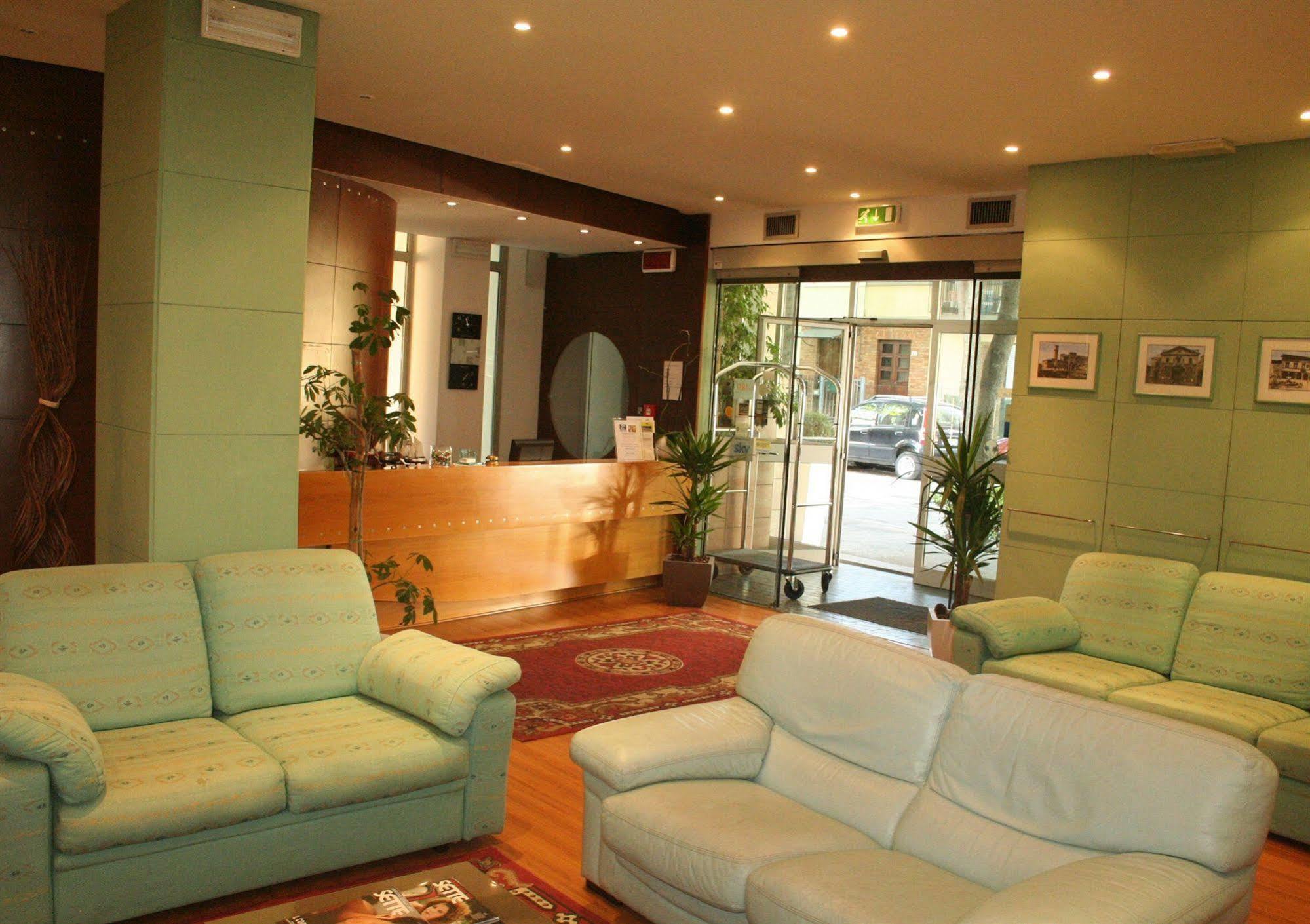 Hotel Elvezia Песаро Екстериор снимка