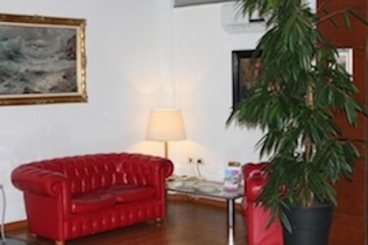 Hotel Elvezia Песаро Екстериор снимка
